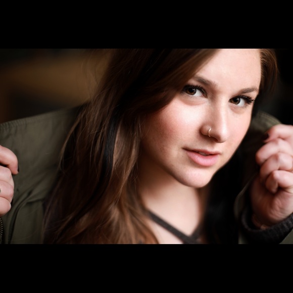 Meet your Posher, Alexandra - Picture 3 of 4